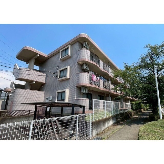 物件外観写真1　(建物外観画像)