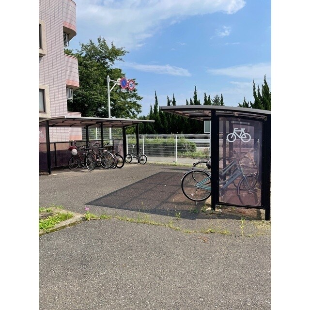 物件外観写真3　(駐輪場画像)