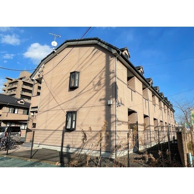 物件外観写真1　(建物外観画像)