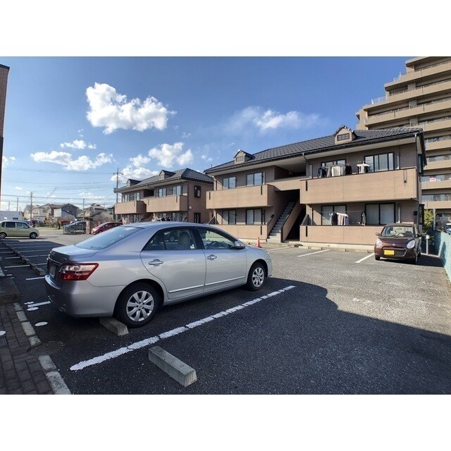 物件外観写真2　(駐車場画像)