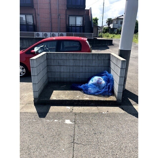 物件外観写真2　(ゴミ捨て場画像)