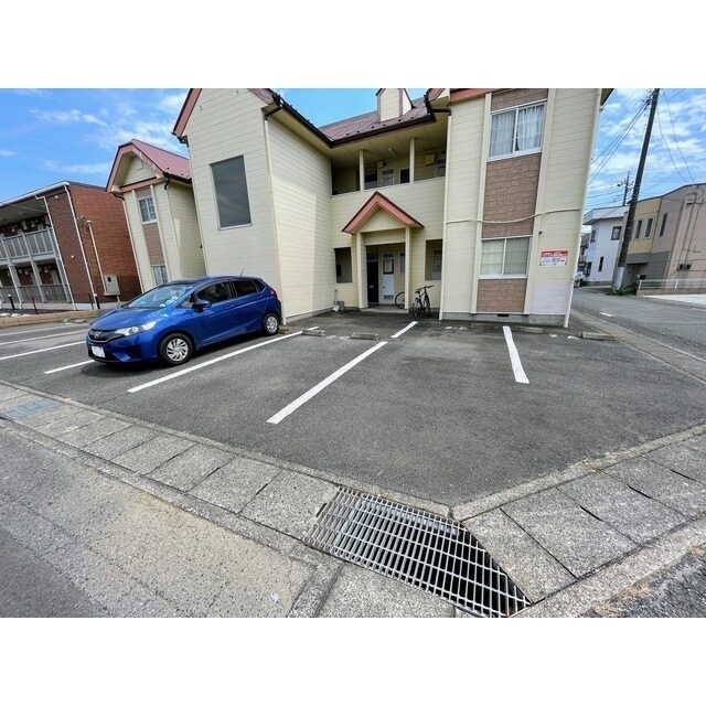 物件外観写真2　(駐車場画像)
