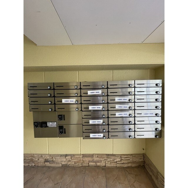 物件外観写真3　(集合ポスト画像)