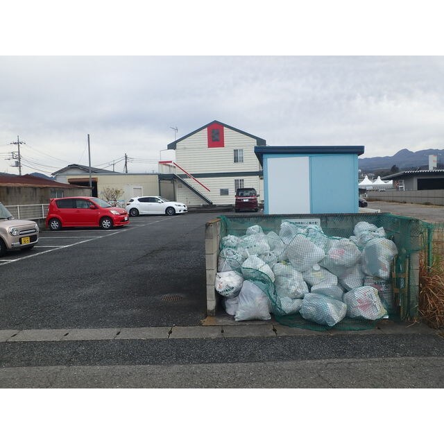 物件外観写真4　(ゴミ置き場)