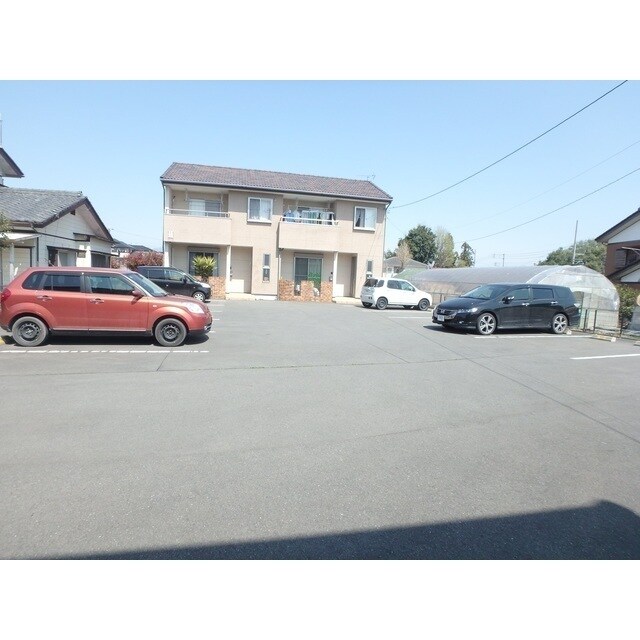 物件外観写真2　(駐車場画像)