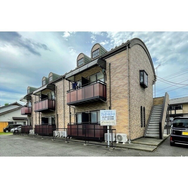 物件外観写真1　(建物外観画像)