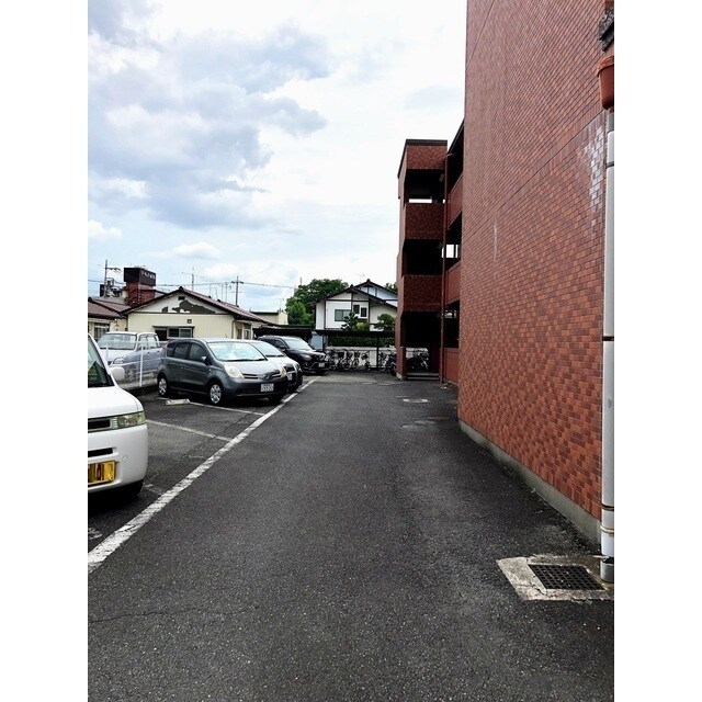 物件外観写真2　(駐車場画像)