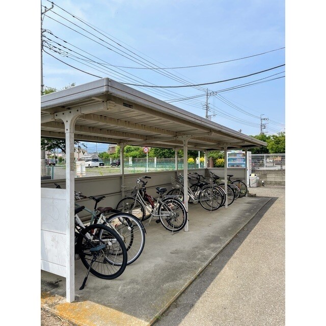 物件外観写真3　(駐輪場画像)