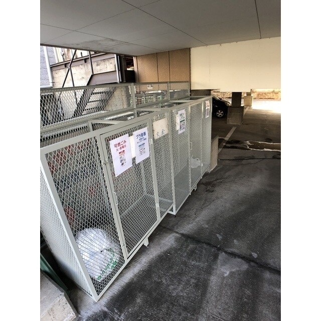 物件外観写真3　(ゴミ捨て場画像)