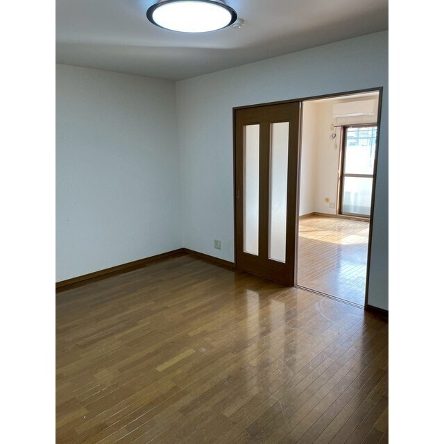 物件内観写真4　(広々としたリビングです♪)