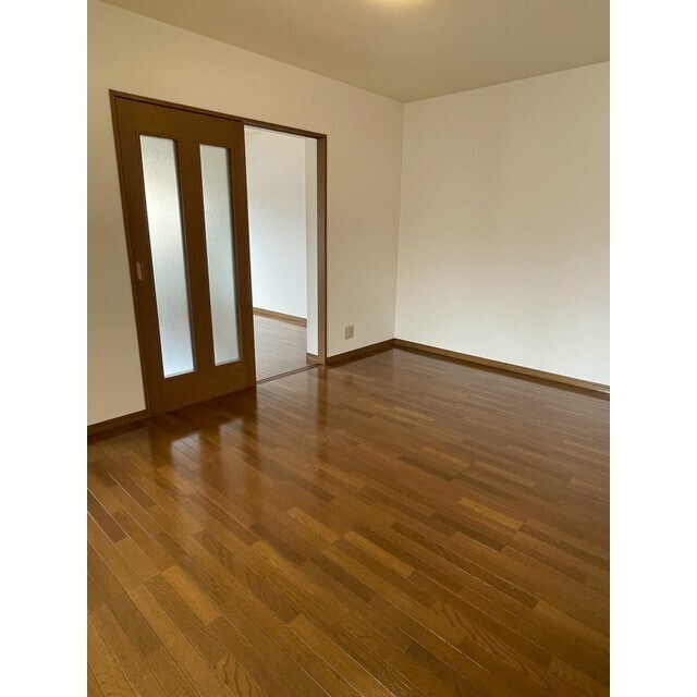 物件内観写真5　(広すぎず狭すぎず、過ごしやすいリビングです♪)