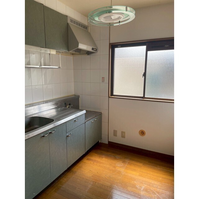 物件内観写真6　(窓があり、換気しやすいのでお料理がしやすいです♪)