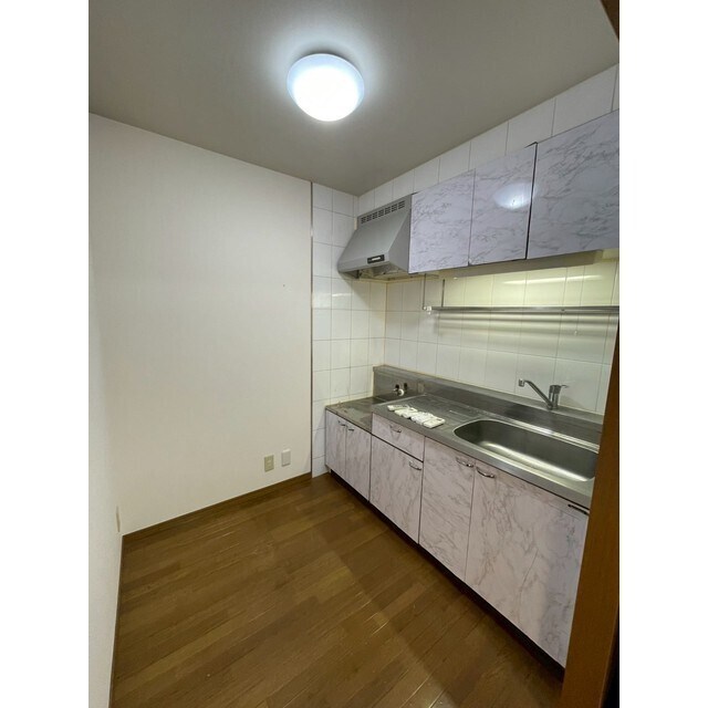 物件内観写真6　(広々としたキッチンです！)