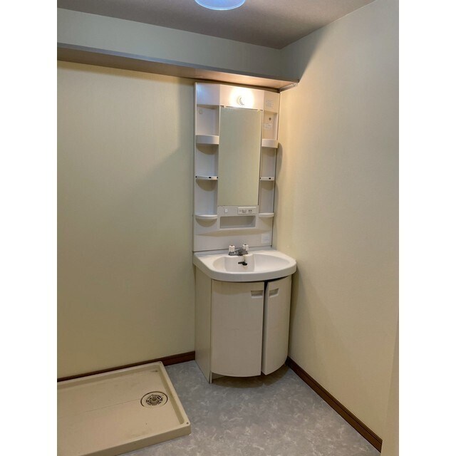 物件内観写真9　(広めの脱衣所です♪)