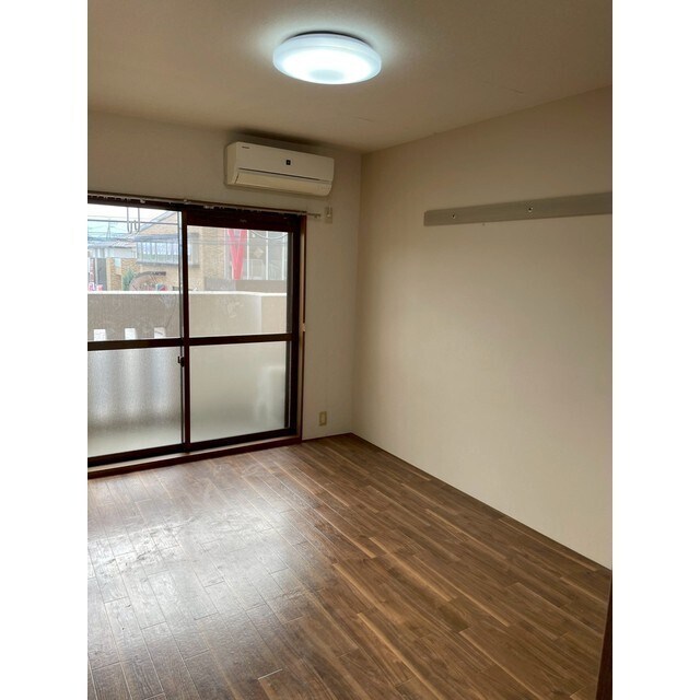 物件内観写真11　(フックがあるので、帽子やカバンなどが掛けられます！)