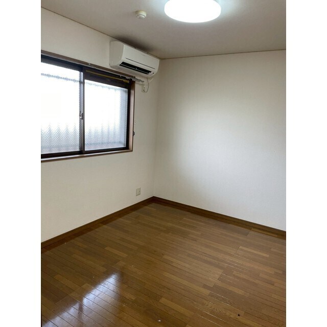 物件内観写真12　(狭すぎない5.5畳のお部屋です！)