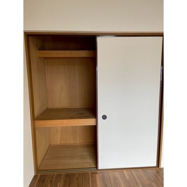 物件内観写真14　(昔ながらの押入ですが、たくさん物が入ります！)