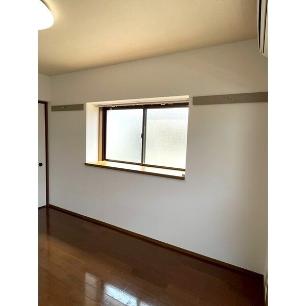 その他(出窓ある明るい角部屋♪)