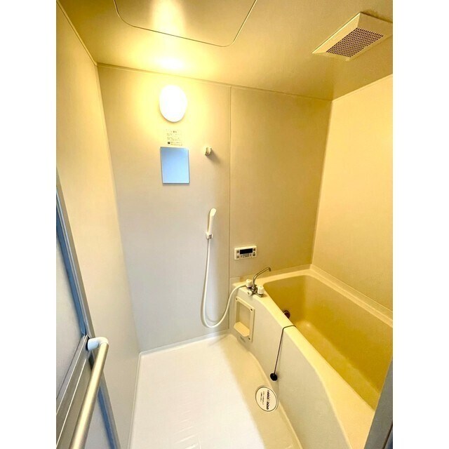 物件内観写真6　(追い焚き機能付き浴室)