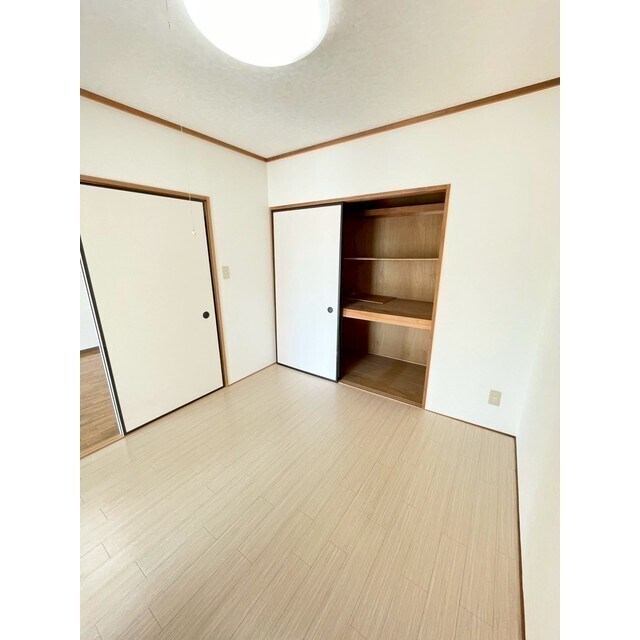 物件内観写真8　(サービスルーム押し入れ)