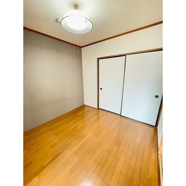 物件内観写真22　(サービスルームにはアクセントクロス)