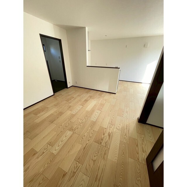 物件内観写真2　(広々としていてくつろぎやすいです！)