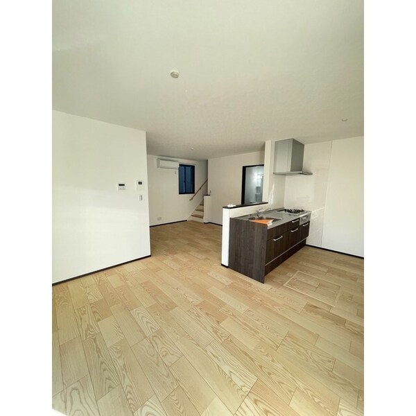 リビング(光も入りやすいので明るいです♪)