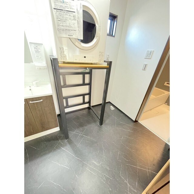 物件内観写真8　(綺麗で広い脱衣所です！)