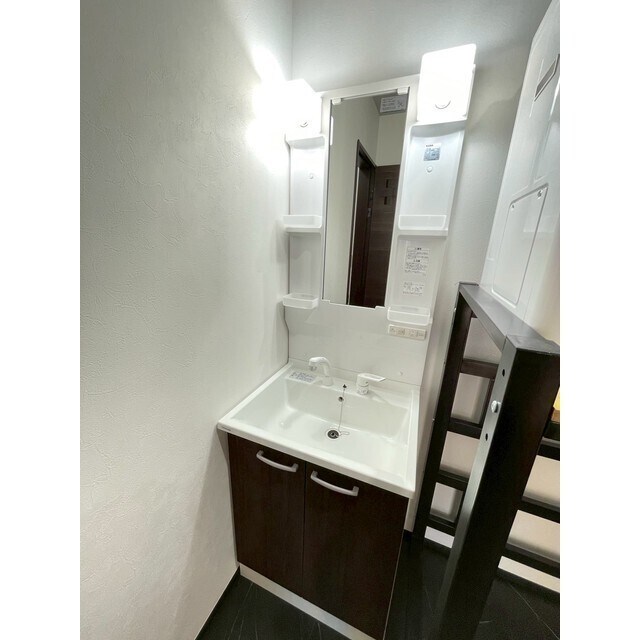 物件内観写真9　(綺麗な洗面所です！)