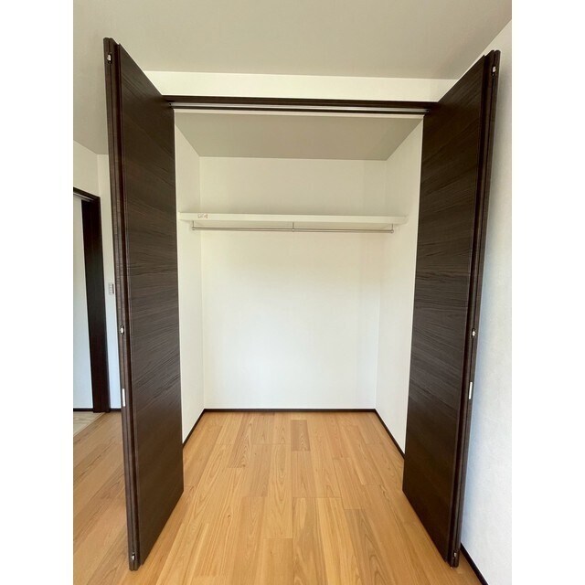 物件内観写真12　(広いクローゼットがあります♪)