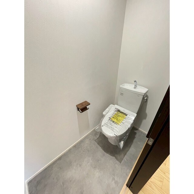 物件内観写真17　(2階にもトイレがあります！)