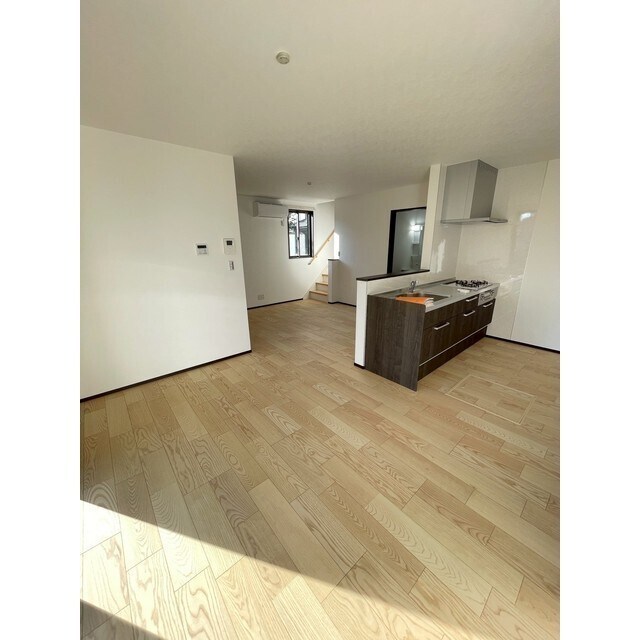 物件内観写真3　(光も入りやすいので明るいです♪)