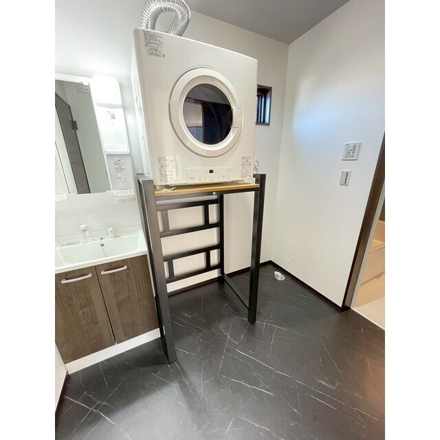 物件内観写真8　(綺麗で広い脱衣所です！)