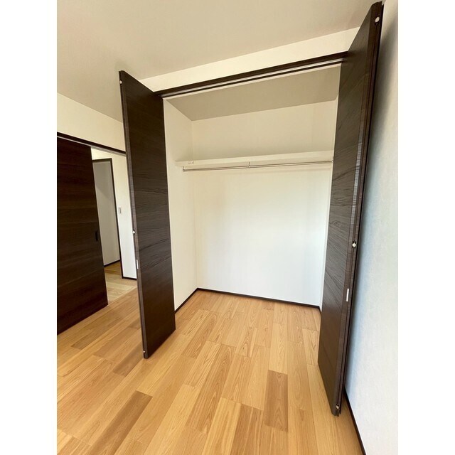 物件内観写真12　(広いクローゼットがあります♪)