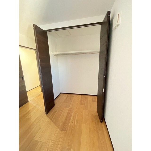 物件内観写真16　(こちらのお部屋にも広々としたクローゼットあり！)