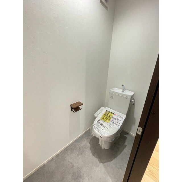 物件内観写真17　(2階にもトイレがあります！)