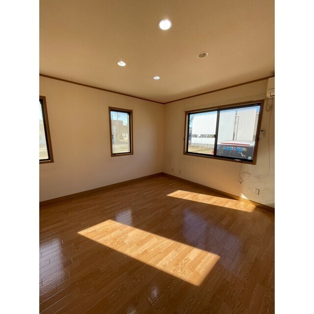 物件内観写真3　(明るい角部屋です♪)