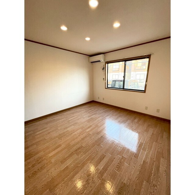 物件内観写真4　(ダウンライト照明のお部屋です)