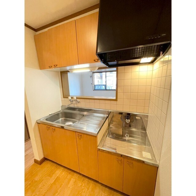 物件内観写真5　(リビング側に開口あります)