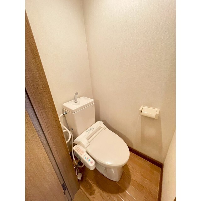 物件内観写真7　(温水洗浄便座機能付き)