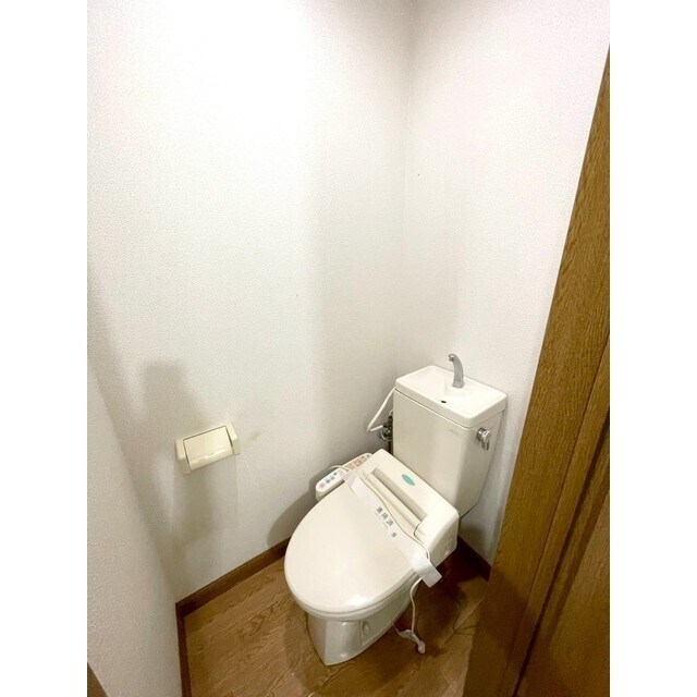 物件内観写真7　(温水洗浄便座)