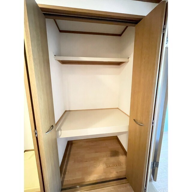 物件内観写真8　(収納は廊下にございます)