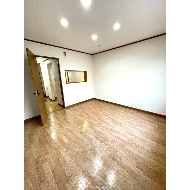 物件内観写真10　(キッチン間口が便利です)