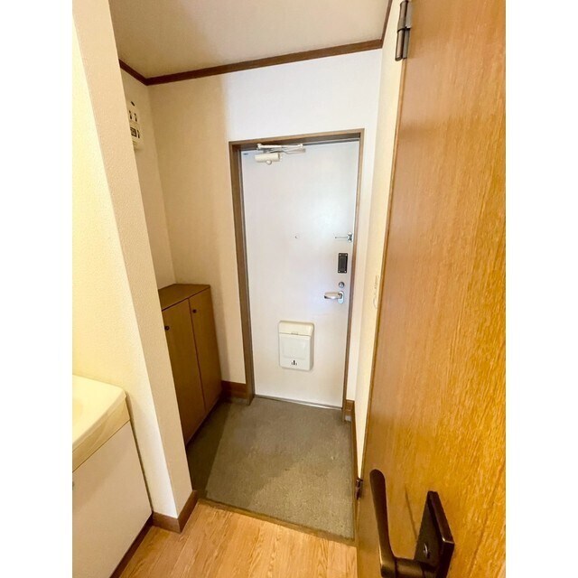 物件内観写真15　(玄関内側)