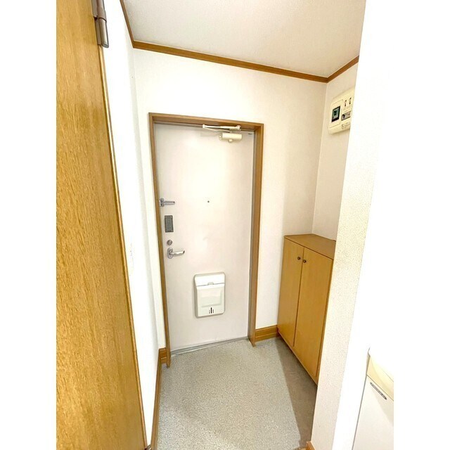 物件内観写真15　(玄関内側)