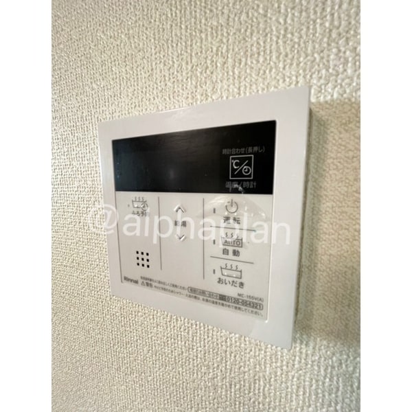設備(キッチン横の給湯コントロールパネル)