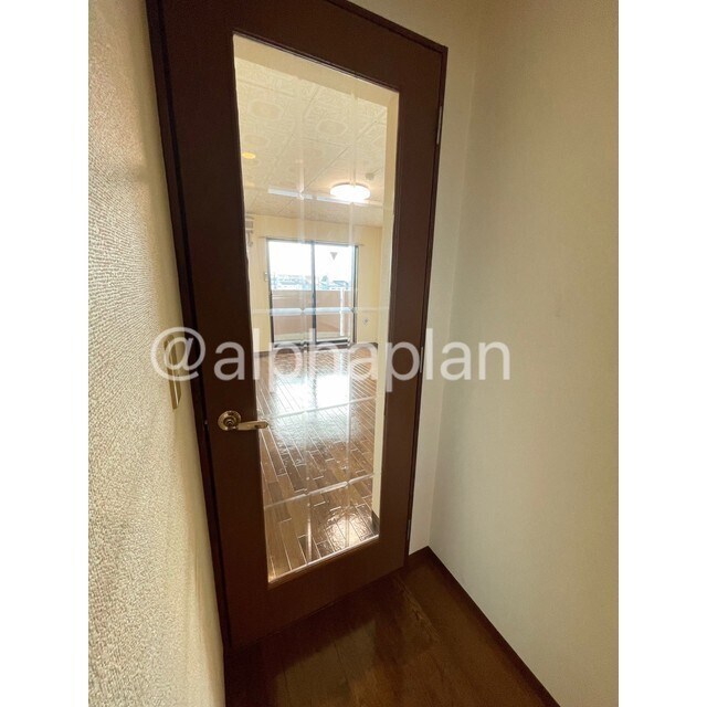 物件内観写真20　(お洒落なリビングガラスドア)