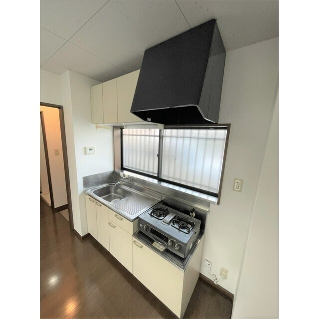 物件内観写真5　(作業スペースがしっかりあるので、お料理しやすいです！)