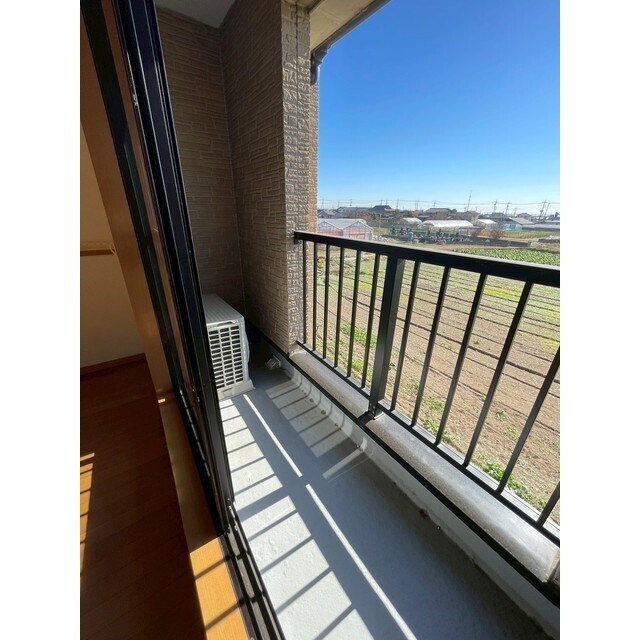 物件内観写真12　(広すぎず狭すぎずなバルコニーです！)