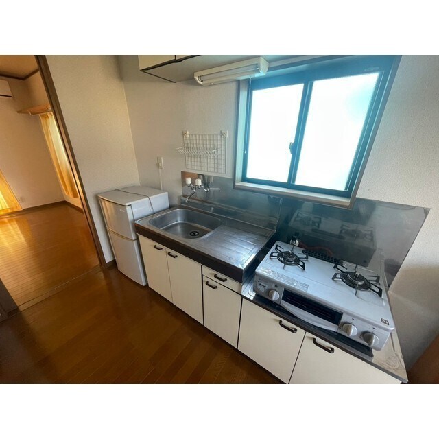 物件内観写真7　(窓があるので料理中換気もできます！)